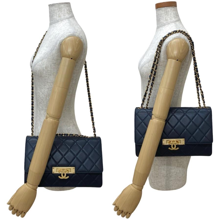 CHANEL（シャネル） 極 美品 袋付き カード シール有 19番台