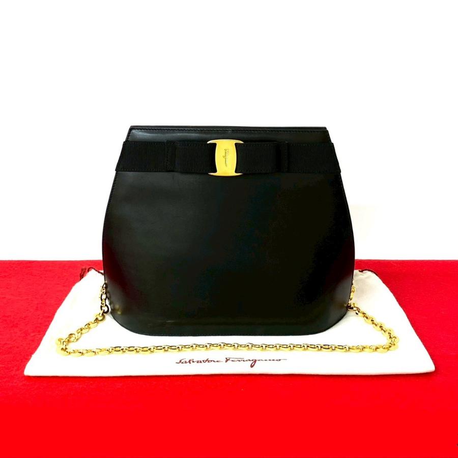 フェラガモヴァラリボン カーフ レザー ショルダー バッグ