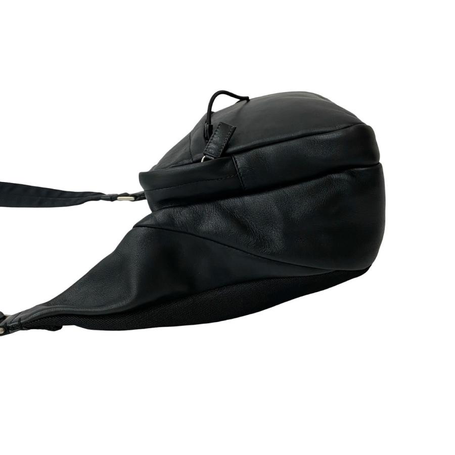 PRADA（プラダ） 極 美品 ロゴ 型押し レザー 本革 ナイロン
