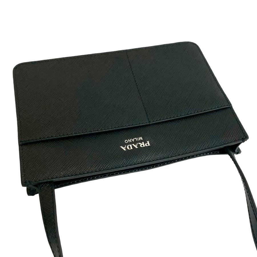 【希少】プラダ ポーチ スカル ナイロン レザー スタッズ ロゴ金具 ブラック 極美品】プラダ サコッシュ 三角ロゴ ナイロン スカル ブラック