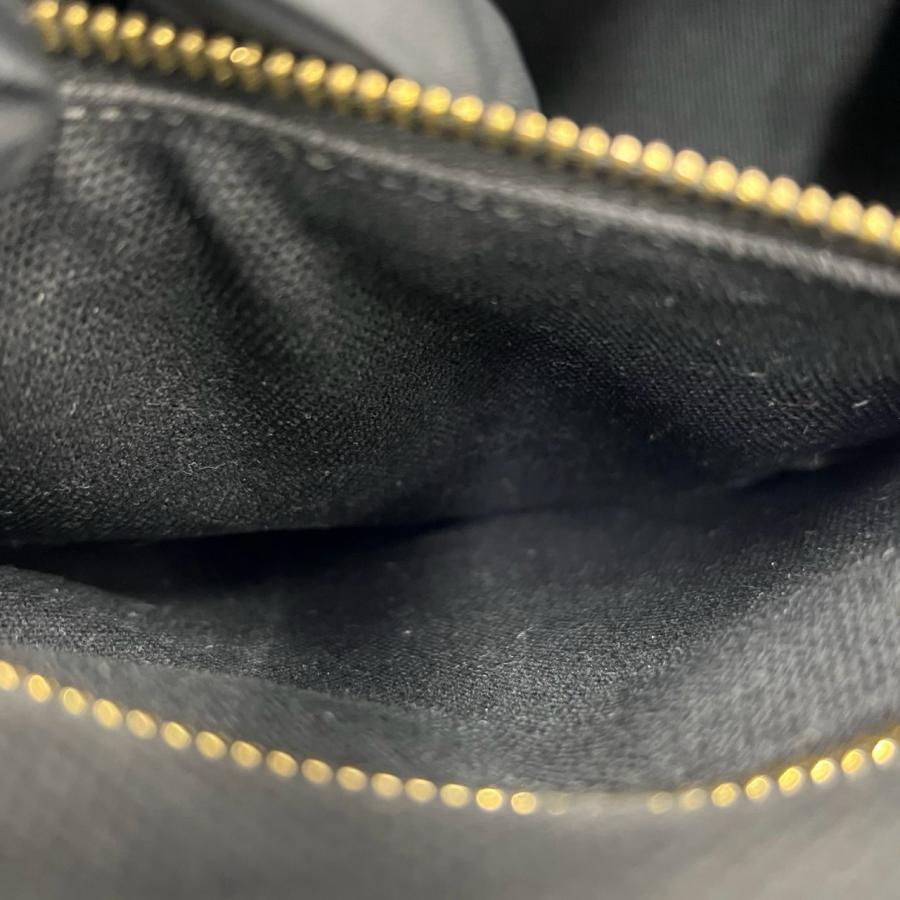 PRADA（プラダ） 極 美品 袋付き カナパ 三角ロゴ 金具 キャンバス