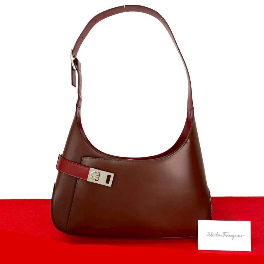 【yaman】美品　フェラガモ　　ガンチーニ　ショルダーバッグ　美品 フェラガモのショルダーバッグ