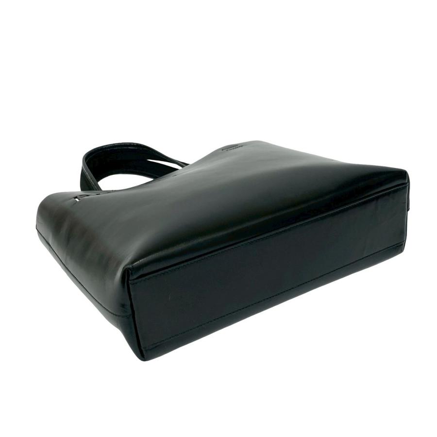 PRADA（プラダ） 極 美品 希少品 カード付 ロゴ 型抜き レザー 本革