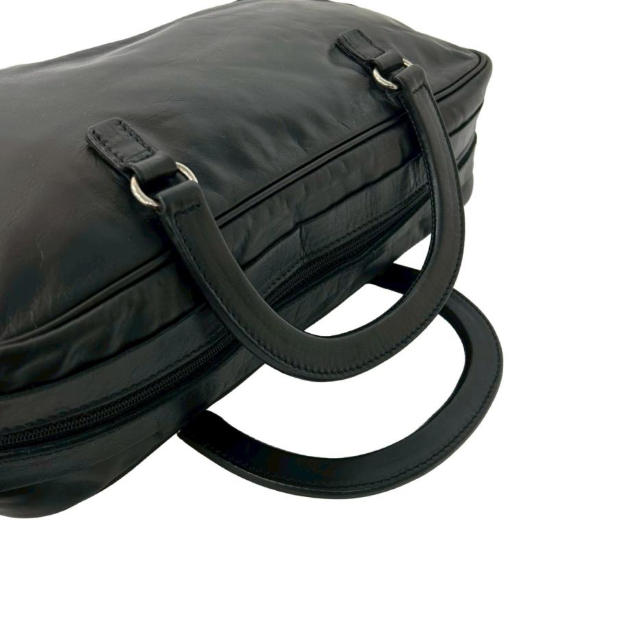 PRADA（プラダ） 極 美品 カード有 ロゴ 型押し エンボス レザー 本革