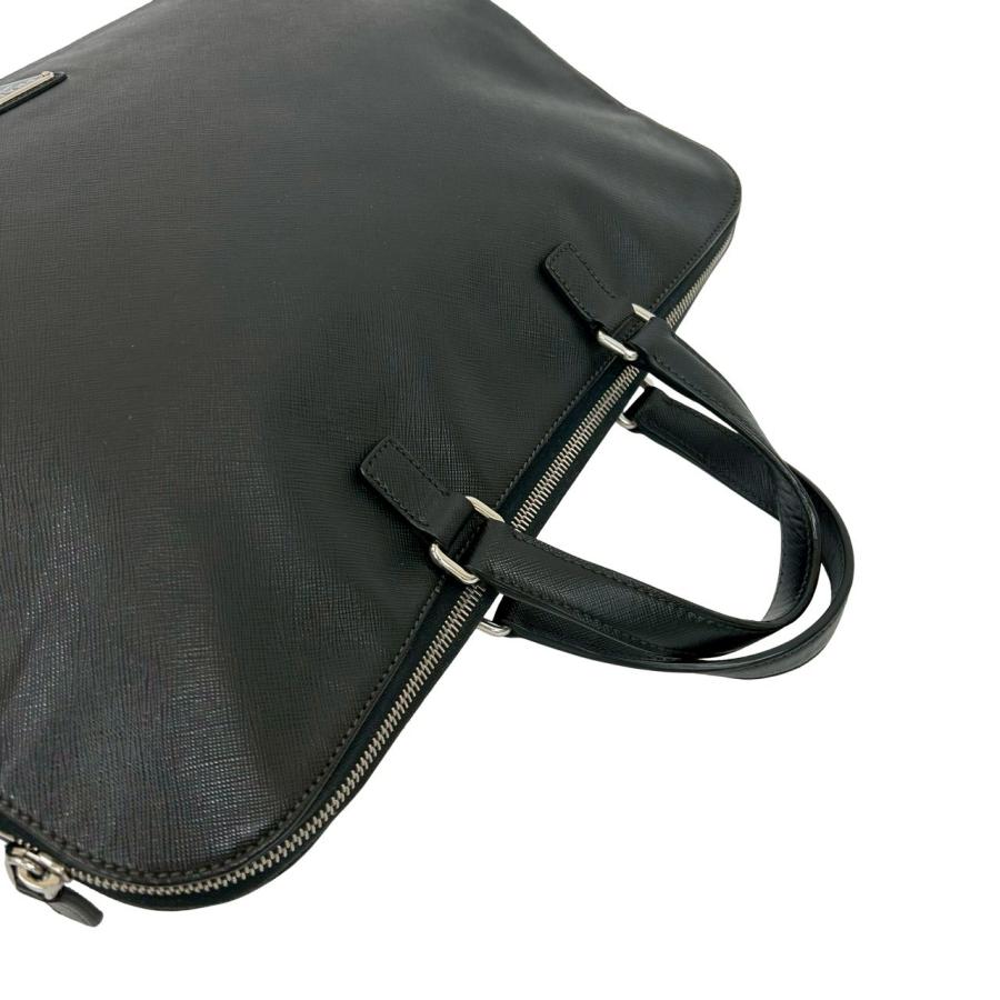 美品　PRADA 現行　ビジネスバッグ　サフィアーノレザー 三角ロゴ　黒 PRADA（プラダ） 極 美品 三角ロゴ 金具 サフィアーノ レザー 本革
