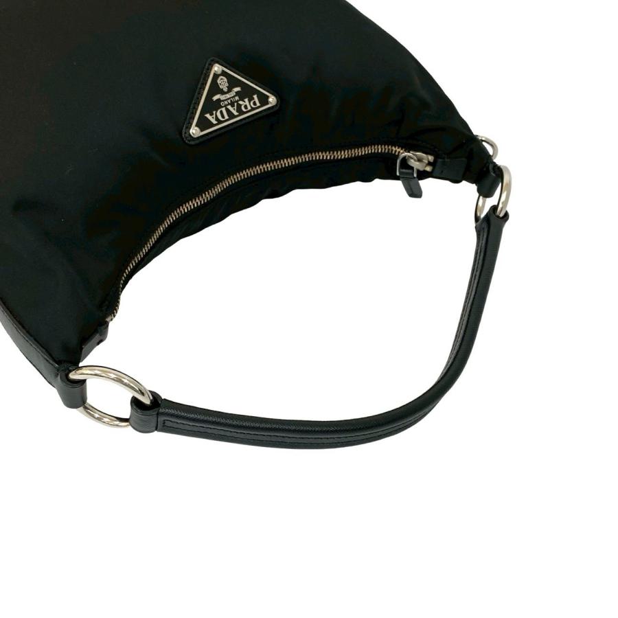 PRADA（プラダ） 極 美品 三角ロゴ プレート 金具 ナイロン