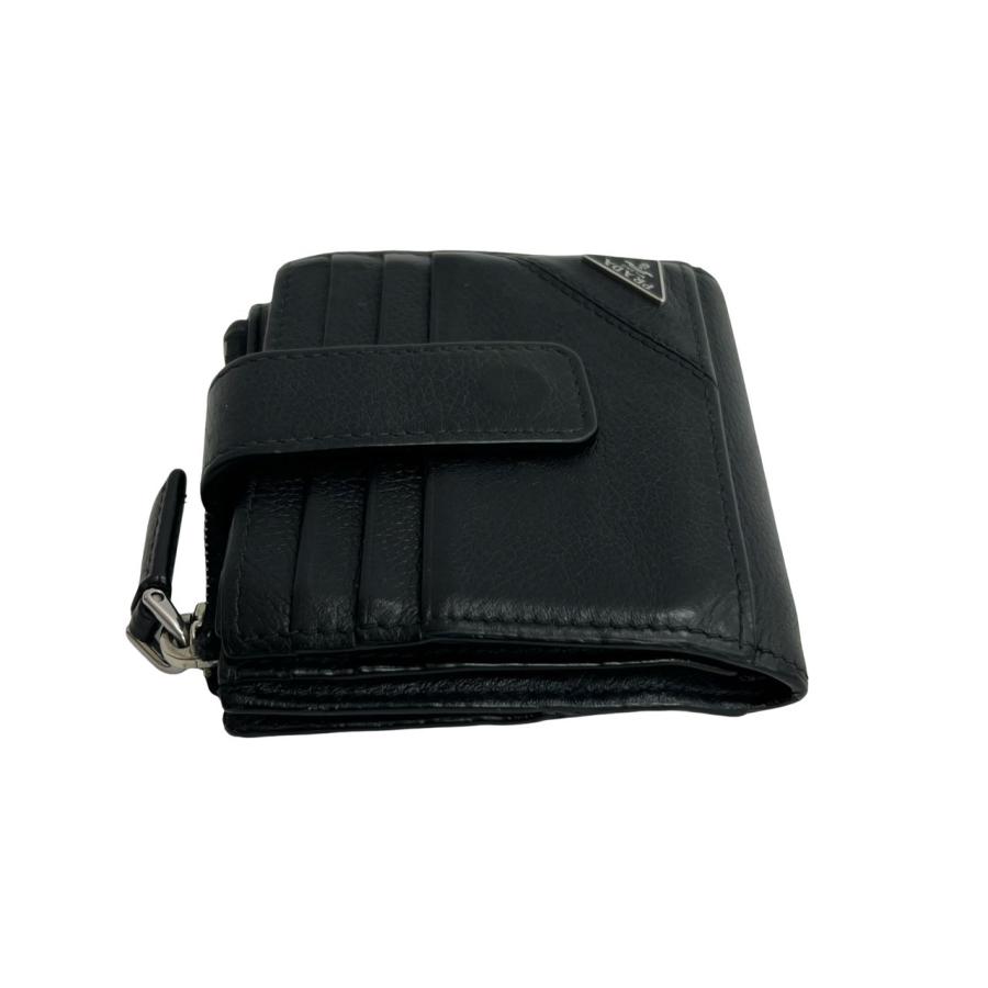 PRADA（プラダ） 極 美品 三角ロゴ 金具 レザー 本革 二つ折り 財布