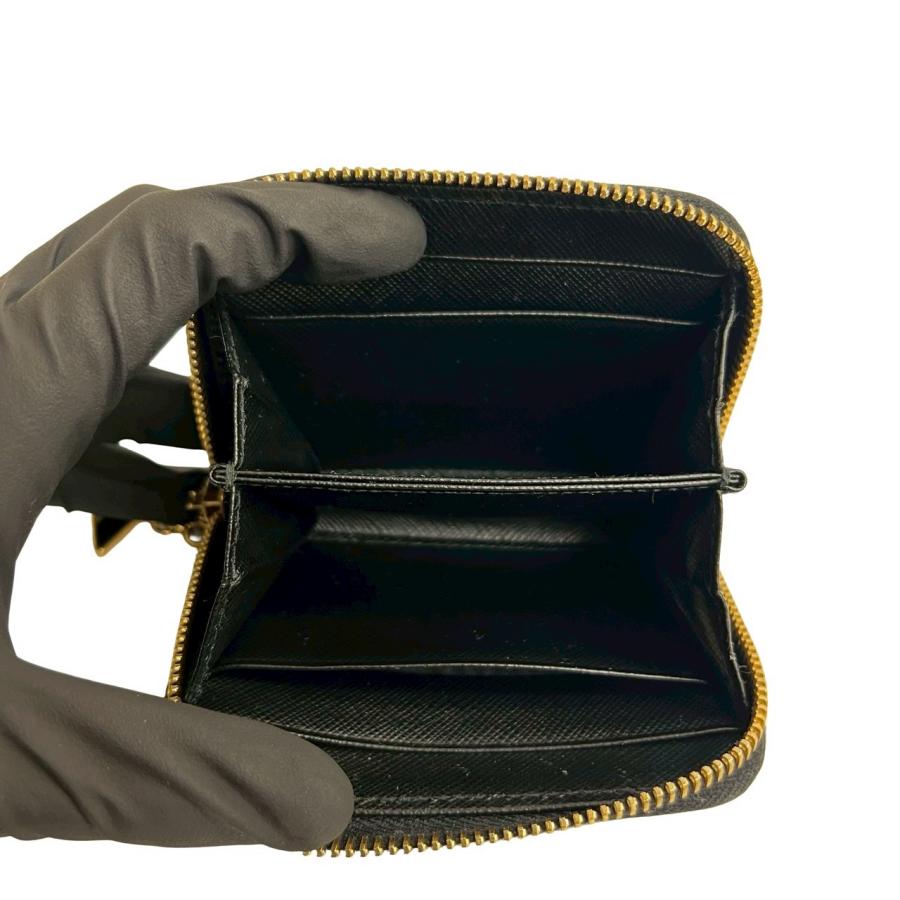 PRADA（プラダ） 極 美品 ロゴ 金具 サフィアーノ レザー 本革