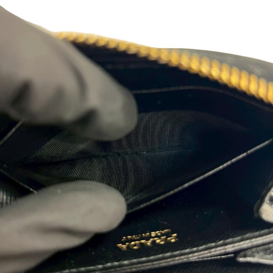 PRADA（プラダ） 極 美品 ロゴ 金具 サフィアーノ レザー 本革