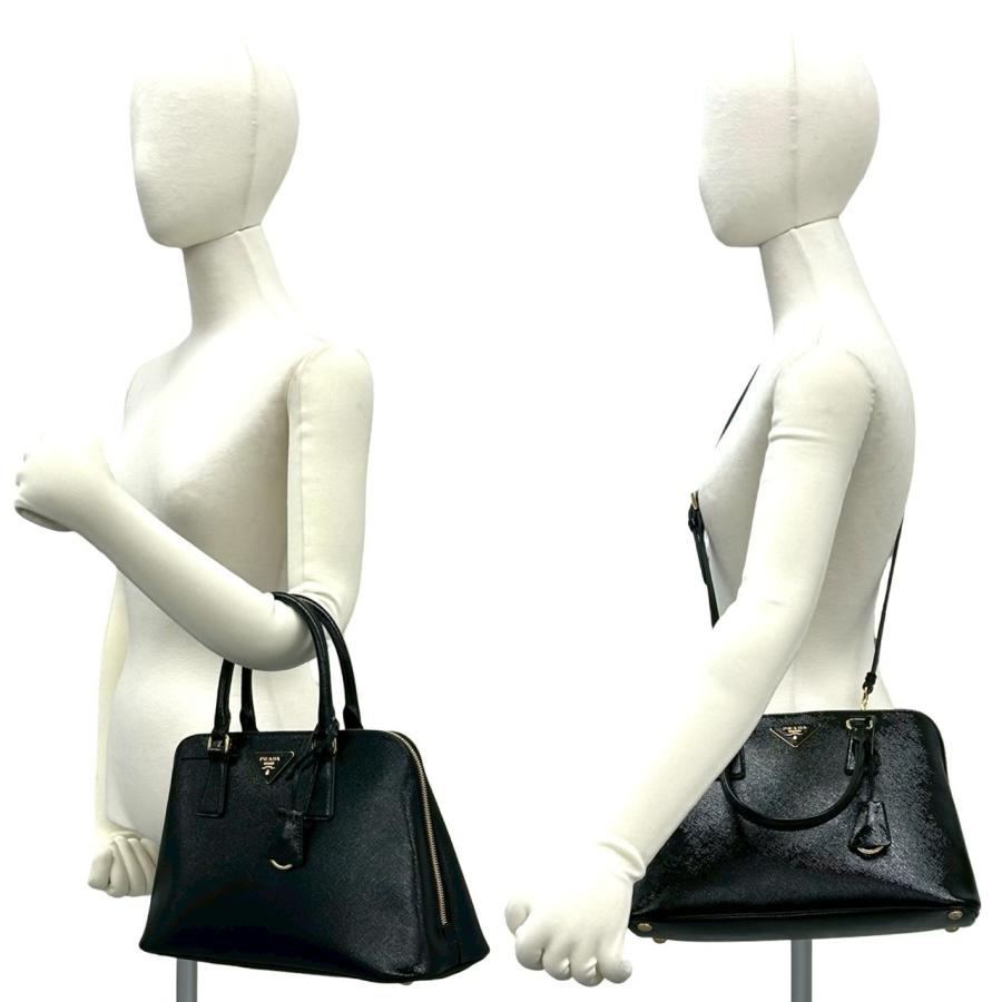 PRADA（プラダ） ほぼ未使用 三角ロゴ 金具 サフィアーノヴェル