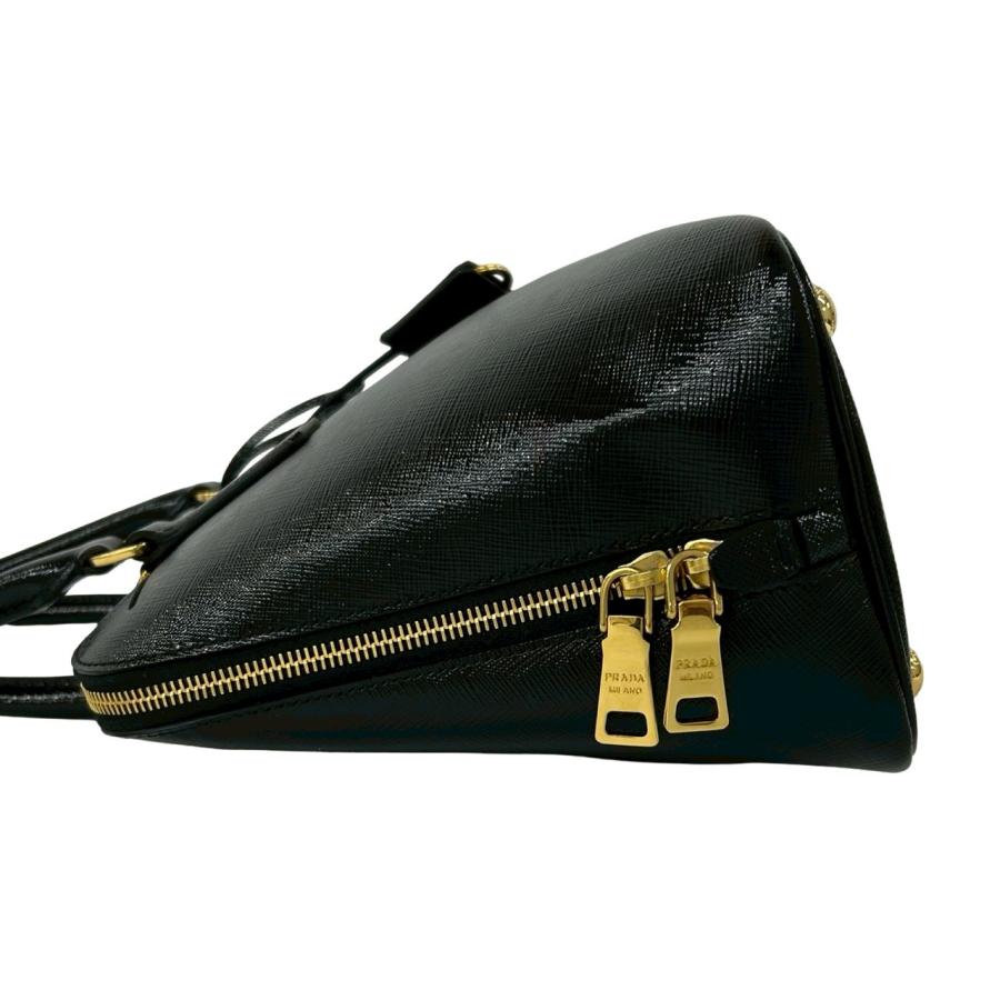 PRADA（プラダ） ほぼ未使用 三角ロゴ 金具 サフィアーノヴェル