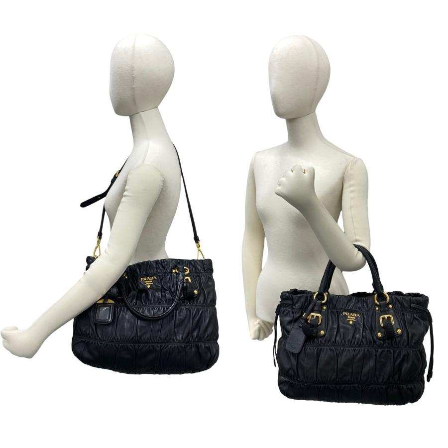 PRADA（プラダ） 極 美品 ロゴ 金具 ギャザー レザー 本革 巾着 2way