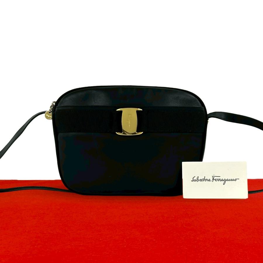 Salvatore Ferragamo ビバボウ　ブラックショルダーバッグ 極 美品 Salvatore Ferragamo サルヴァトーレフェラガモ ヴァラリボン