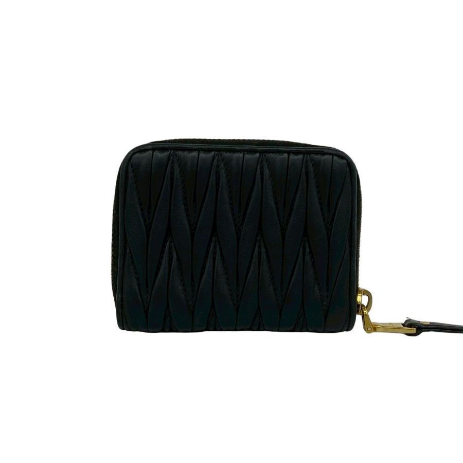 miu miu（ミュウミュウ） 極 美品 ロゴ 金具 マテラッセ レザー 本革