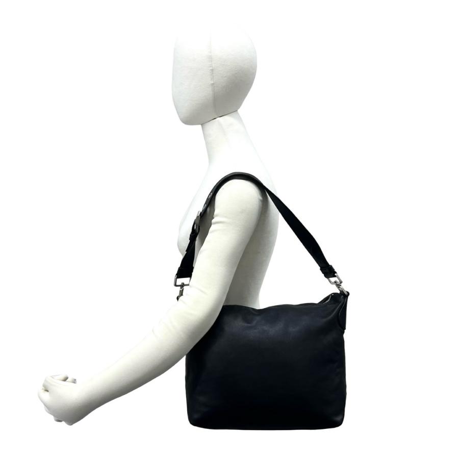PRADA（プラダ） 極 美品 希少品 ロゴ 刻印 レザー 本革 セミ ワン