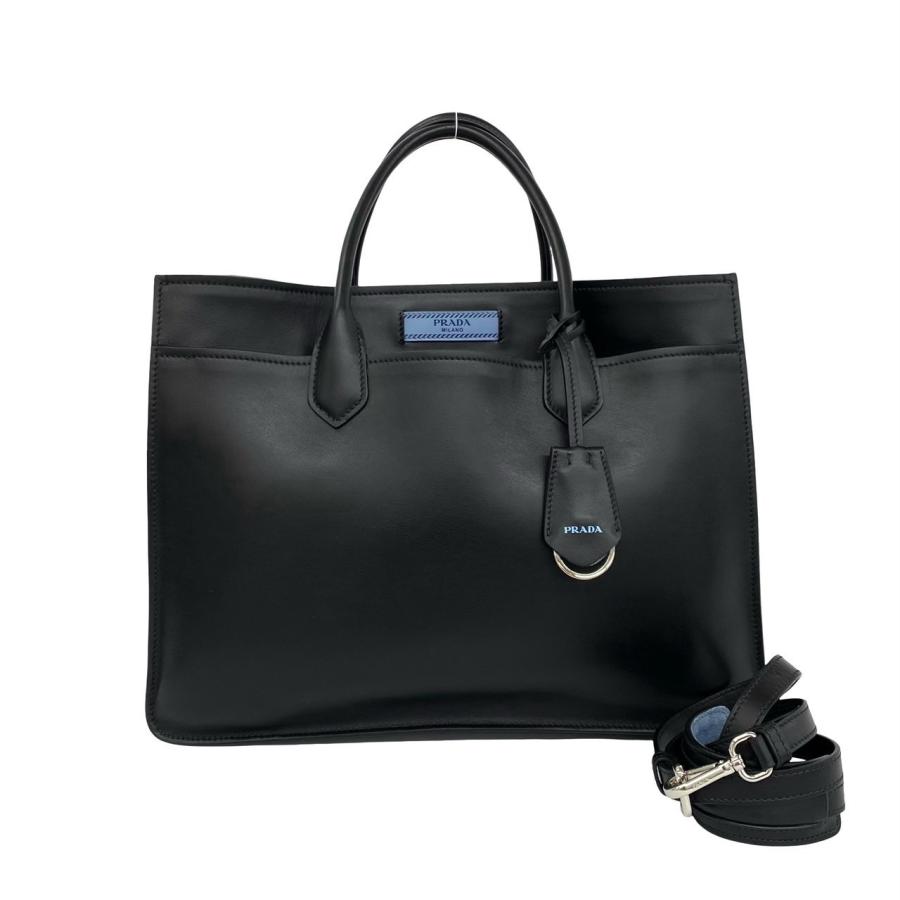 ✨美品・ギャランティ付✨プラダ トートバッグ 2way メタルロゴ A4可能 PRADA（プラダ） ほぼ未使用 保存袋付 ロゴ カーフ レザー 本革 2way