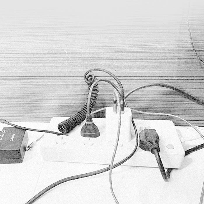 ケーブルホルダー ケーブルクリップ Pc スマホ 充電 デスク 車内 Usb コード プラグ 纏める 配線 整理 ホルダー 固定 高額売筋 結束 3点セット 収納 設置