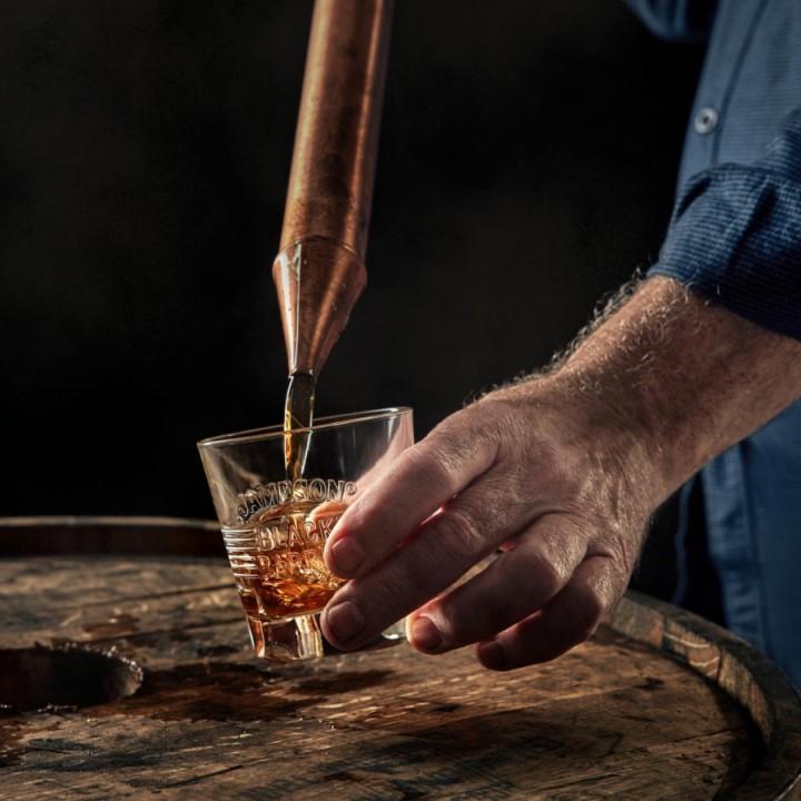 ジェムソン - 貨物輸送無料 JAMESON 黒いこと・バレル 700ml×12本