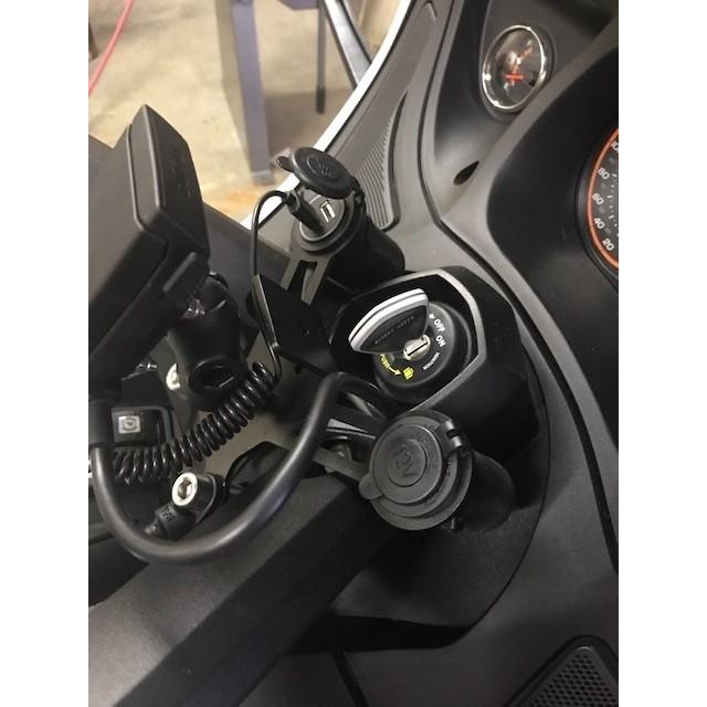 spyderextras製　CAN-AM SPYDER RT用 12ボルトソケット＆USBのドッキングステーション　〜2019年モデル用_1