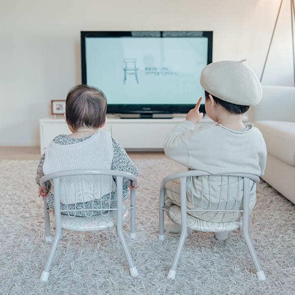 （お絵かきステッチ)名入れ無料 ベビーチェア 1歳 誕生日 男の子 女の子 椅子 音が鳴らない 豆いす ローチェア 名前入り 1歳誕生日 プレゼント 赤ちゃんの画像
