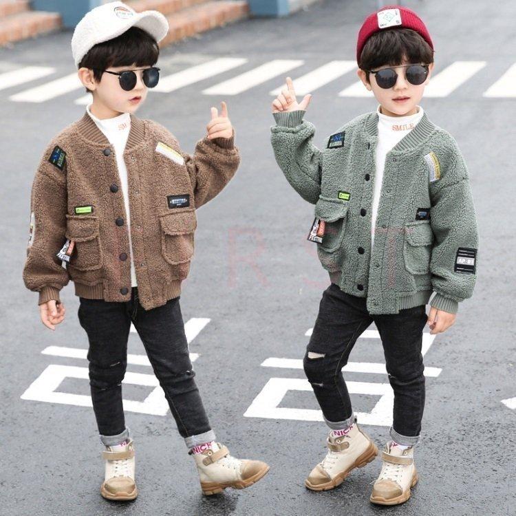 22a W新作 送料無料 子ども服 韓国子供服 男の子 ムートン調コート 秋冬 長袖 裹起毛ジャケッ 韓国子供服 男の子 ムートン調コート 秋冬 長袖 裹起毛ジャケット ボアコート 子供服 キッズ アウター 上着 防寒 寒さ対策 暖かい シンプル モコモコ 厚手 綿服 Www