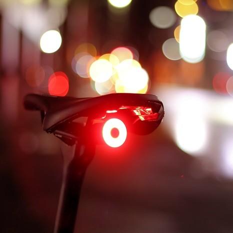 サイクルライト XLite100（エックスライト100）Gセンサー スマートテールライト ブレーキランプが作動 充電式 |  | 01
