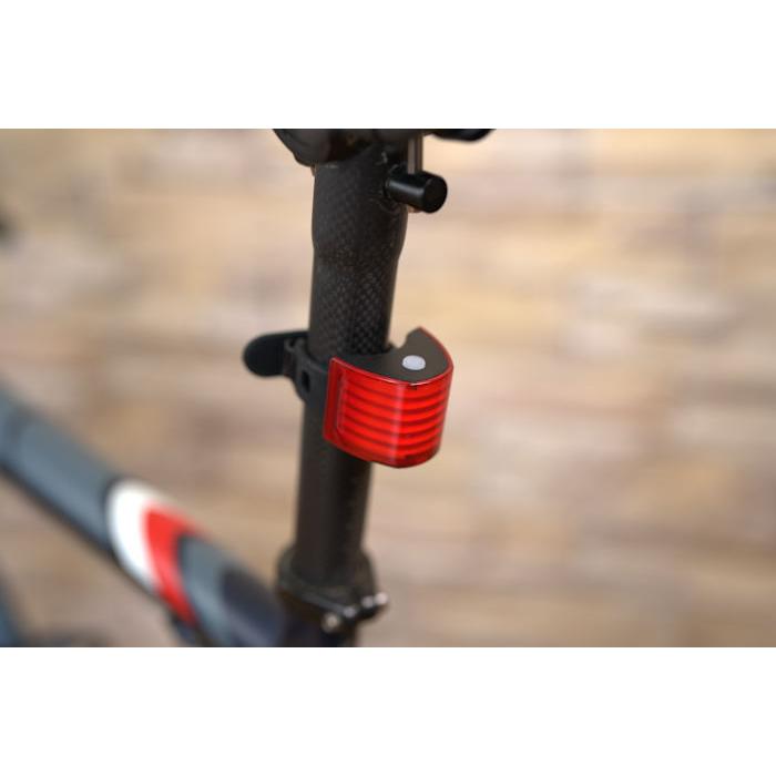 サイクルライト ANTUSI シーケンシャルフラッシャー 充電式 : 自転車の