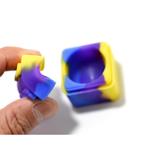 サイコロ型シリコンケース |  | 03