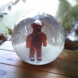 最終値下げ 【クリスマス用品】Glas Licht:ガラスのスノードーム：【帽子のくま】 & 室内装飾