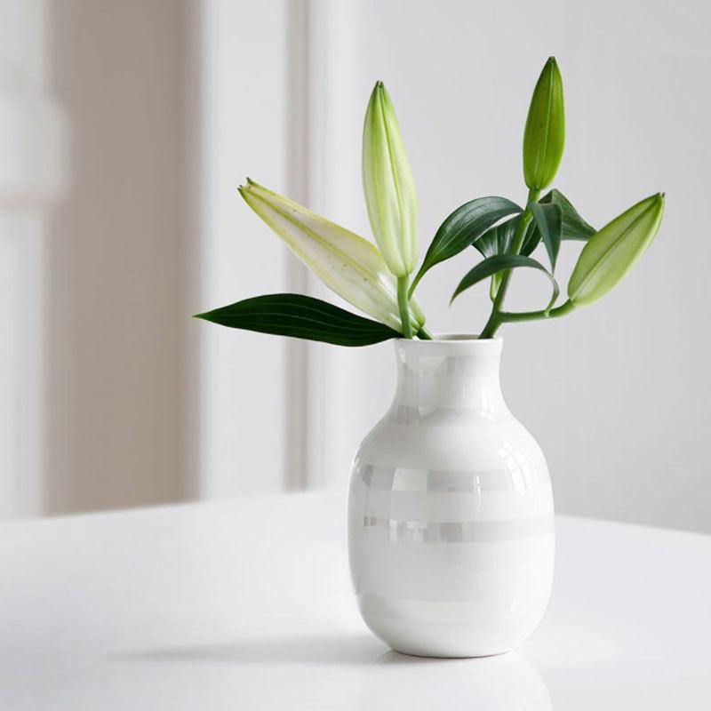 Omaggio(オマジオ）フラワーベース H=12.5cm パールホワイト 花瓶