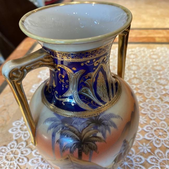 ノリタケブルー金彩葡萄盛紋様花瓶