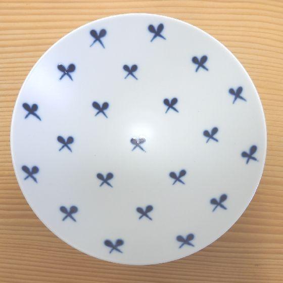 時代物青白いストライプの陶器の茶碗 中国磁器 明 宣德 手絵青磁 青花 松 竹 梅 侍女の茶碗 zx036｜明