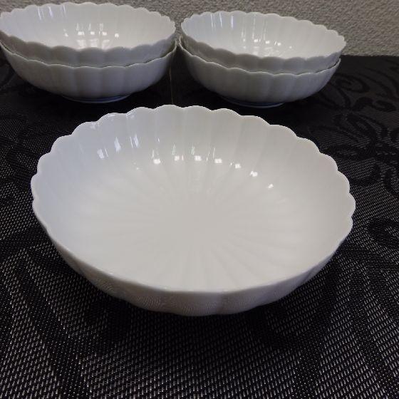 有田焼 基泉 白磁菊割(和皿) 5枚×2セット(10枚) Amazon.co.jp: 有田焼 其泉窯 白磁菊割 (平小鉢揃(5客組