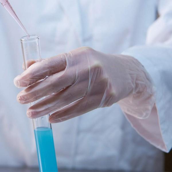 ビニール手袋 Lサイズ 100枚 左右兼用 使い捨て 薄手 粉なし 極薄