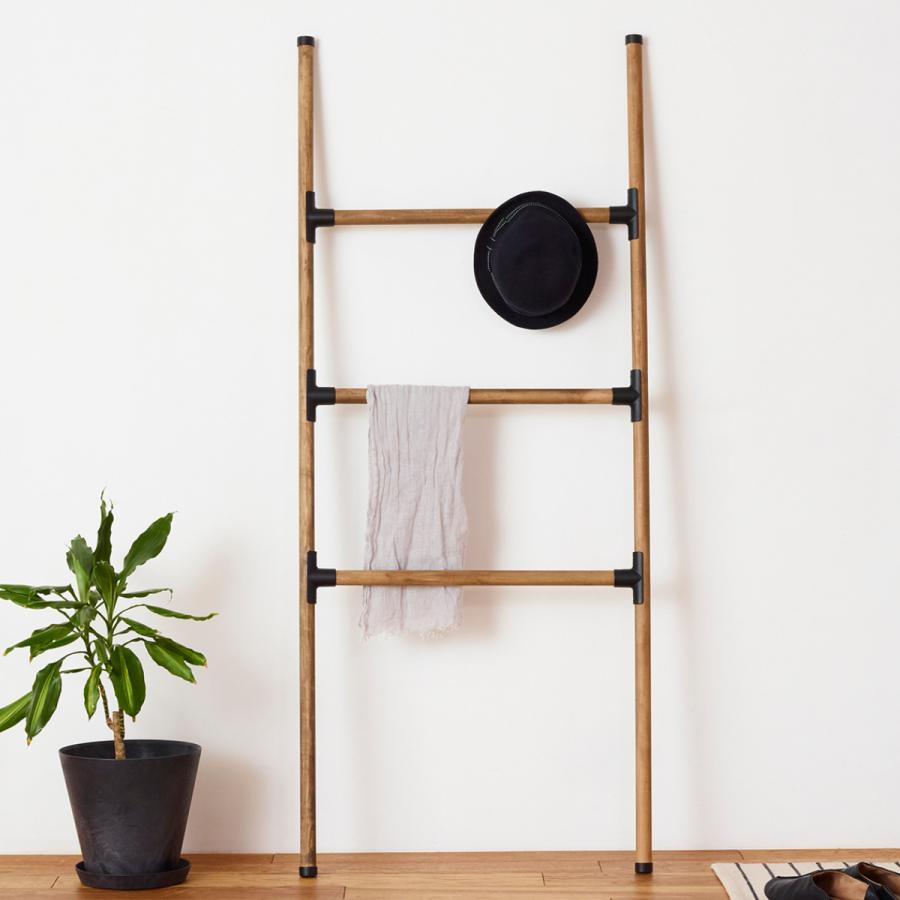 [美品/匿名配送]高さ調整可能なオシャレな黒の突っ張り棒 丸い木製の棚2個付 HAGiHARA（萩原） 突っ張りポールラック 丸型トレイ5個 高さ調整