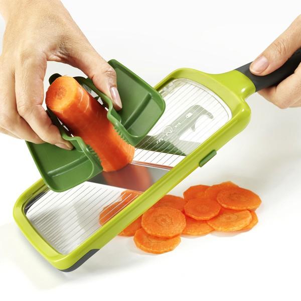 フランス製マンドリンスライサー Amazon | Bron Chef's マンドリンスライサー 安全足と4枚の刃付き