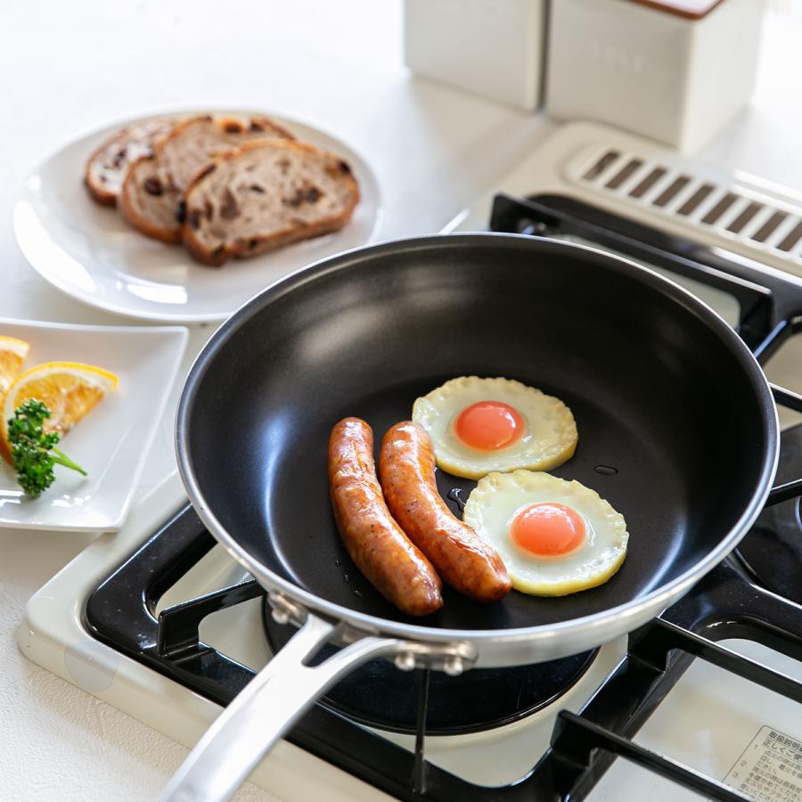 フライパン 24cm 浅型 アルミ製 フッ素樹脂加工 シルクフライパン 日本製 中尾アルミ （ ガス火対応 直火専用 炒め鍋 いため鍋 金属ヘラOK ふっ素加工 軽い ）