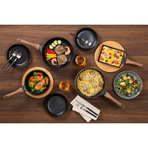 爆売り フライパン cm 深型 両口 Ih対応 Nトーン エヌトーン 送料無料 ガス火対応 ガス火 深型フライパン ふっ素樹脂加工 調理器具 センチ オール熱源対応 アルミフライパン アルミ製 ブラックカラーの落ち着きがある印象で料理をさらに引き立てる 値引き