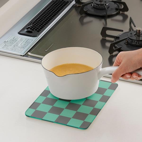 花柄ガラス製マット(鍋敷き） キッチントッププレート 鍋敷き 耐熱ガラス製 和柄 22.6×16.2cm ガラス