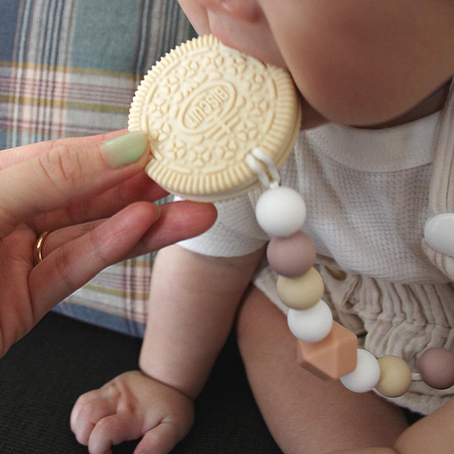 おもちゃ BISCUIT TEETHER 歯固め 赤ちゃん 北欧風 （ シリコン はがため 歯がため ベビー クリップ付き 出産祝い プレゼント ビーズ ストラップ ）｜livingut｜02