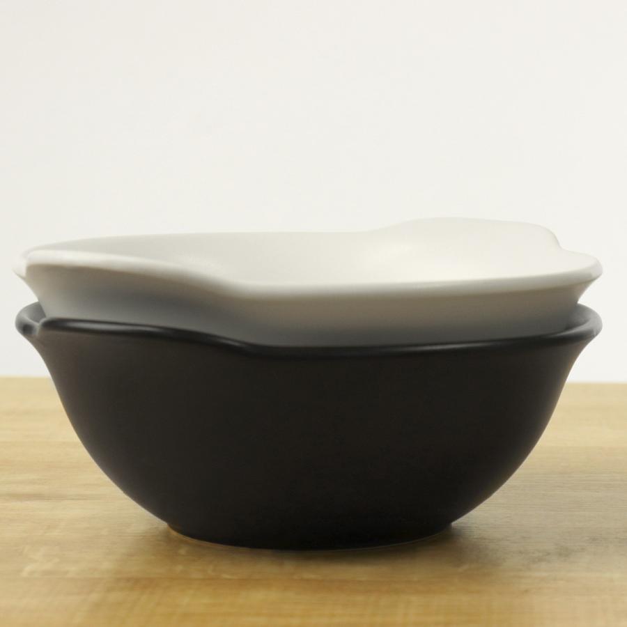 耐熱の器　陶器製 丸型取っ手付き ［新品·未使用] 直火·レンジ·オーブンOK 和平フレイズ レンジで発熱する皿 20cm マジカリーノ 直火 電子レンジ
