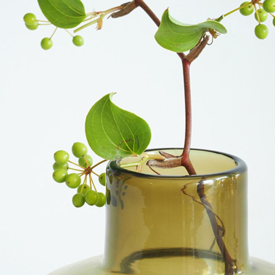 ヴィンテージ　大きな　ガラスボトル　濃い　エメラルドグリーン　花瓶　花器 Amazon.co.jp: ガラス 花瓶 花器 高さ25CM 円柱型 グリーン