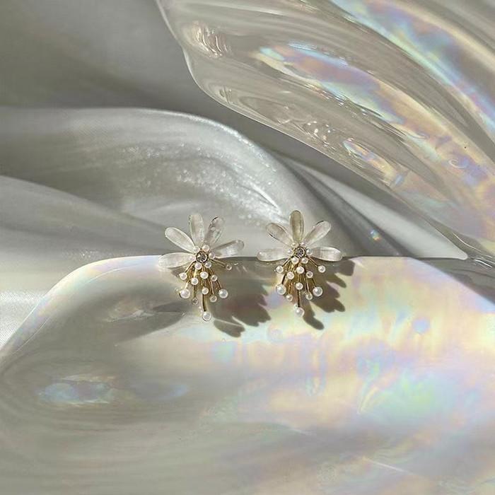 結婚式 ピアス アクセサリー パール 花モチーフ 高級感 スタッドピアス  