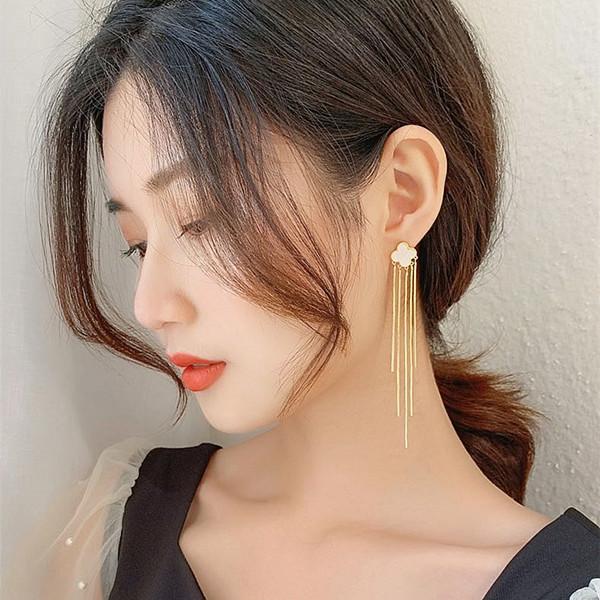 四つ葉のクローバー ロングピアス レディース 揺れる 天然貝 かわいい 