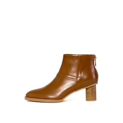 ダニエラアンドジェマ Daniella & GEMMA ラウンドストレートヒールショートブーツ （ベージュ） | Daniella&GEMMA