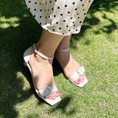 モード エ ジャコモ カリーノ MODE ET JACOMO carino パールバックルアンクルベルトサンダル （ベージュ） | ブランド登録なし