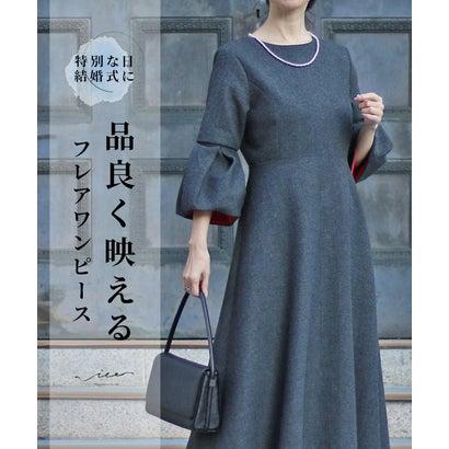 ヴィオ Vieo 品良く映えるフレアワンピース 40代 50代 60代 （グレー