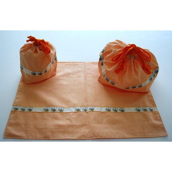 手作り ランチ3点セット(オレンジと白のギンガムチェックにハチの