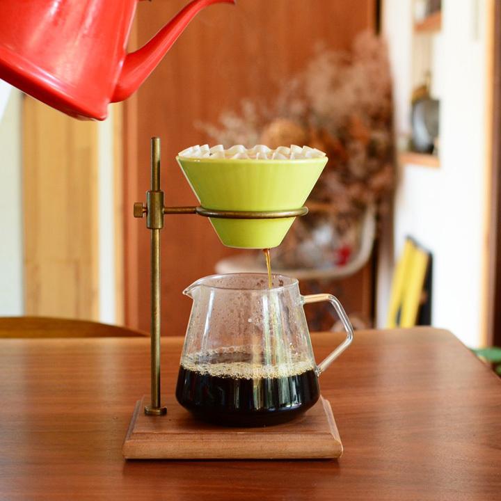 SALE セール コーヒー ドリッパー 陶器ドリッパー 2〜4杯用 磁器 おしゃれ 珈琲 ドリップコーヒー(2〜4人用) 日本製 美濃焼 カフェ食器 :sale348:窯元ロングアイランド - 通販 - Yahoo!ショッピング SALE セール コーヒー ドリッパー 陶器ドリッパー 2〜4杯用 磁器 おしゃれ 珈琲 ドリップコーヒー(2〜4人用) 日本製 美濃焼 カフェ食器 :sale348:窯元ロングアイランド - 通販 - Yahoo!ショッピング