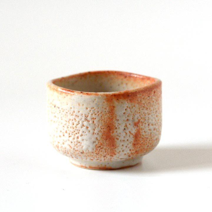 在庫限り 数量限定 手作り ロクロ 銅版 古物 おちょこ ぐい呑み 盃 釉薬 志野 日本製 おしゃれ 陶器 可愛い 新生活 おうちごはん V18 窯元ロングアイランド 通販 Yahoo ショッピング